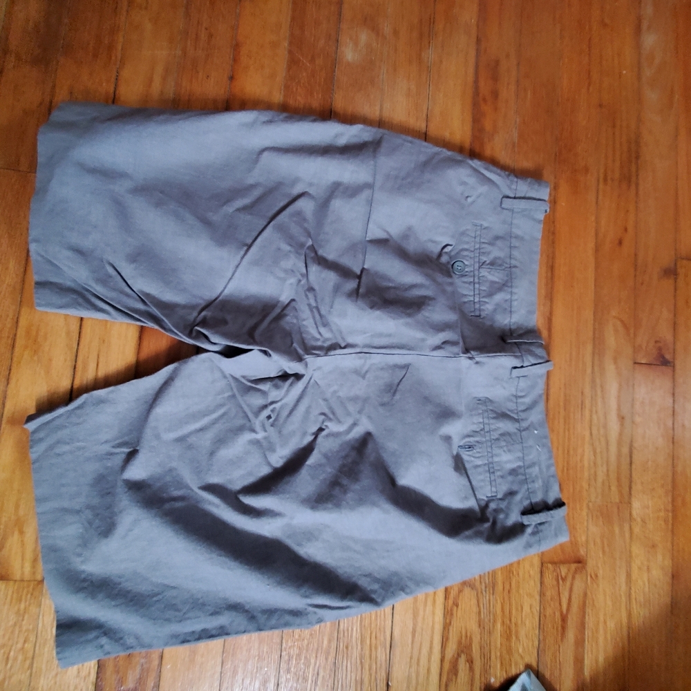 Womens Gray GAP Bermuda Length Shorts Sz 10 100% Cotton - Picture 3 of 3
